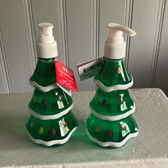 NWT Set of 2- Fresh Pine Scented Christmas Tree ๐ Bottle Hand Soap Dispensers - Picture 6 of 17